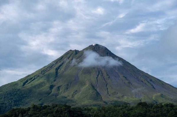 В Индонезии туристка погибла на глазах у мужа, упав в кратер вулкана